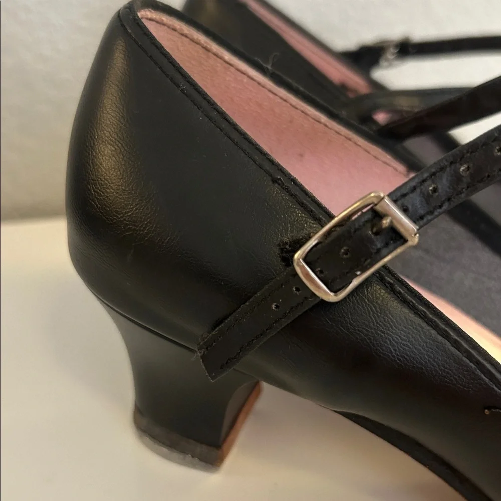 Capezio Girls Black Closed Toe Ankle Strap‎ Kitten Heel Tap Dance Shoes Size 8W